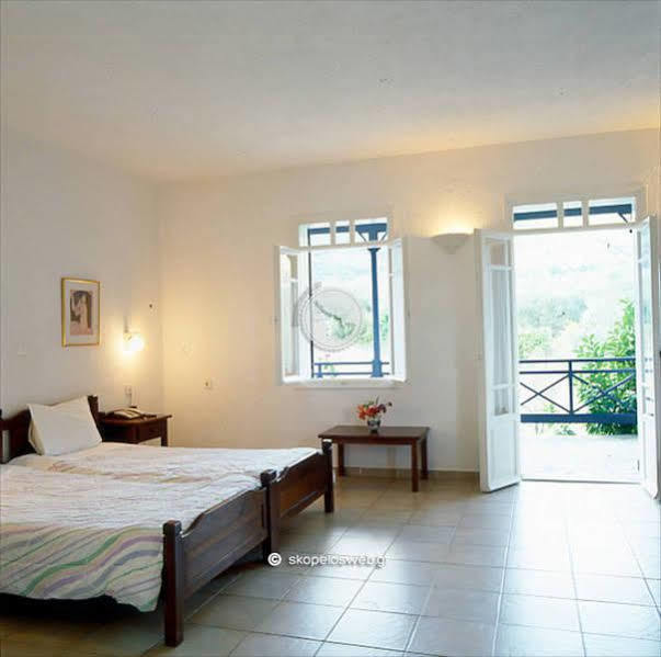 Studio (2 Adults)