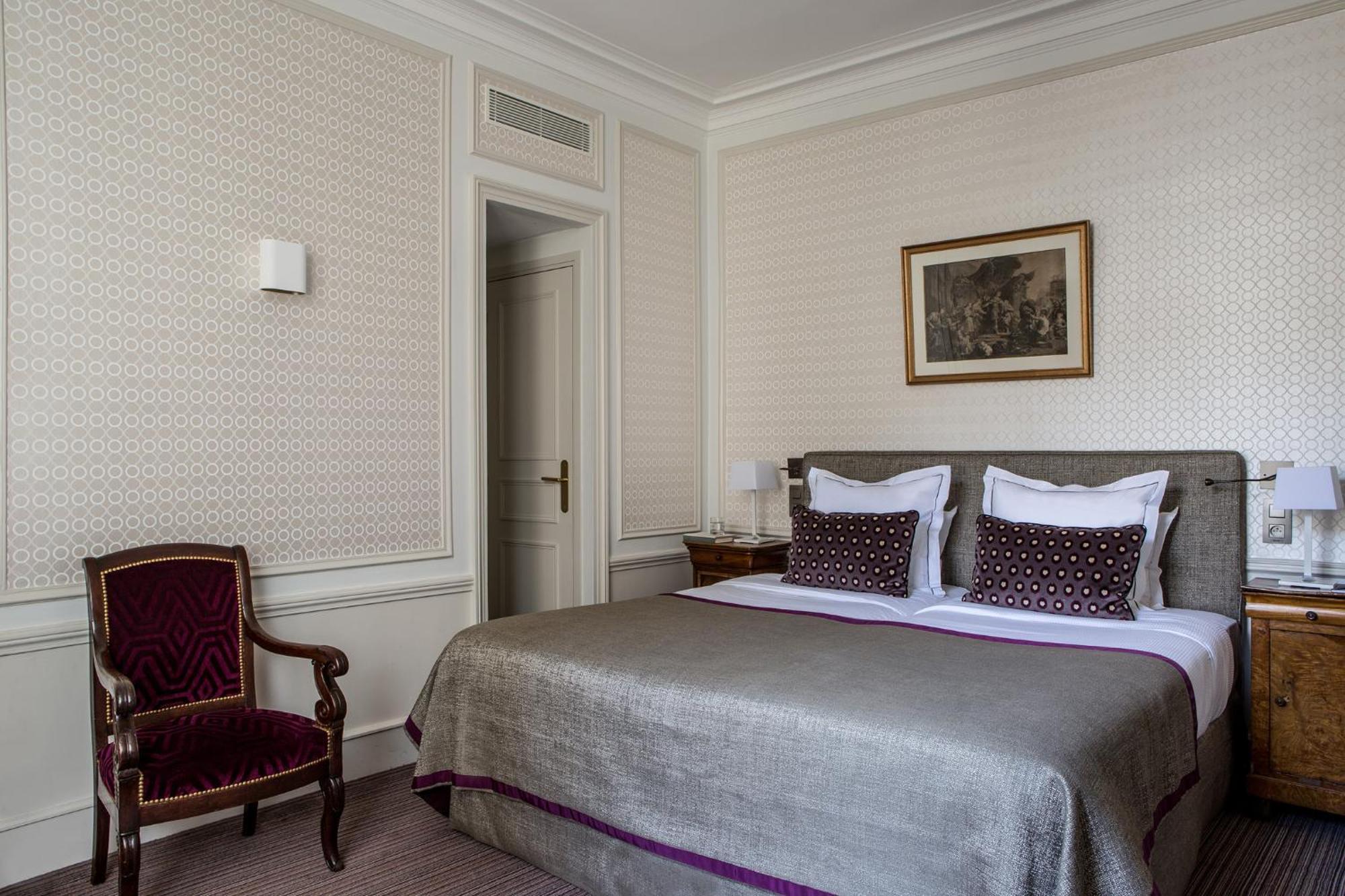 Superior Capucines Room