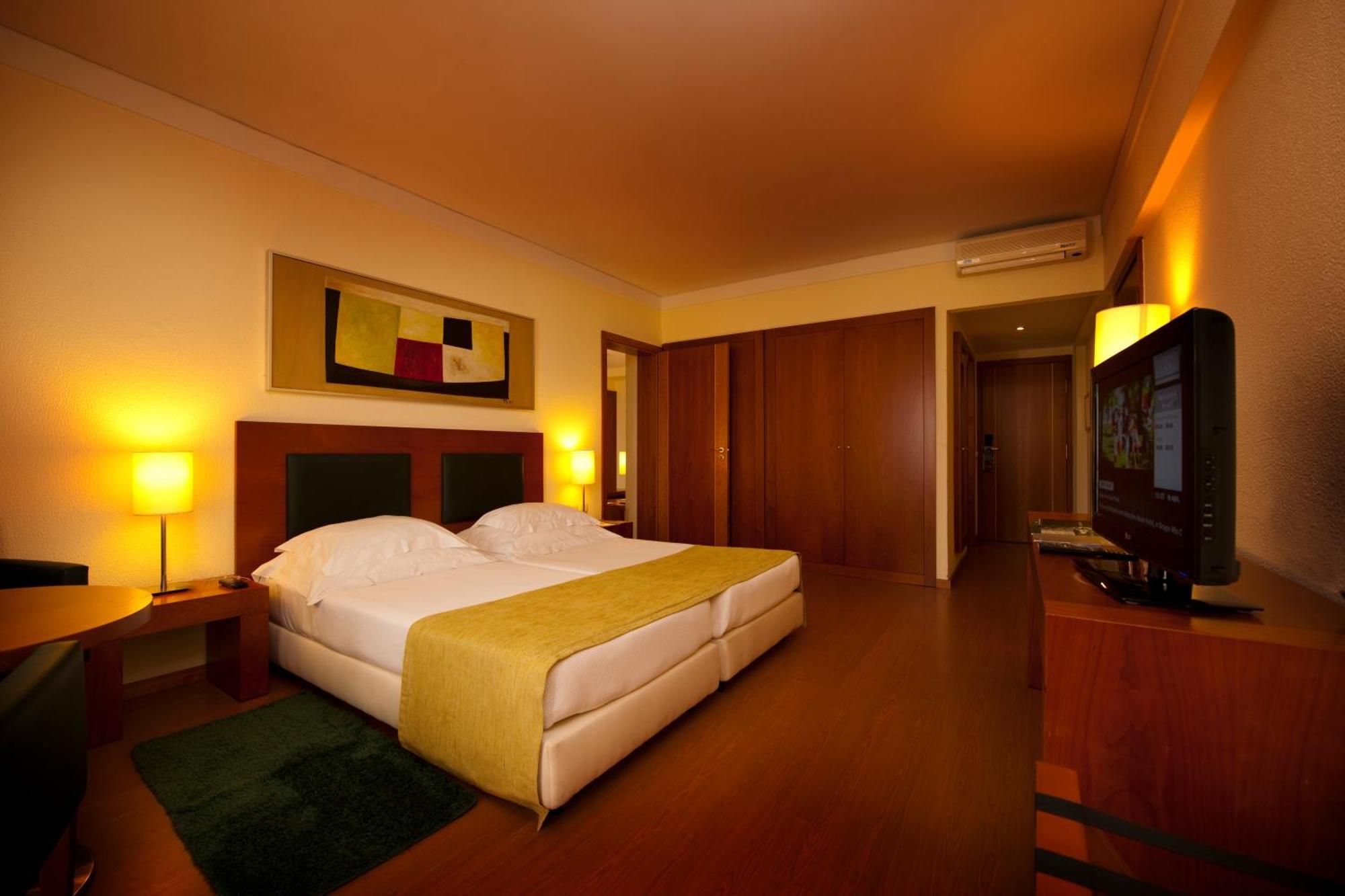 Chambre Lits Jumeaux avec Lit d'Appoint (3 adultes)
