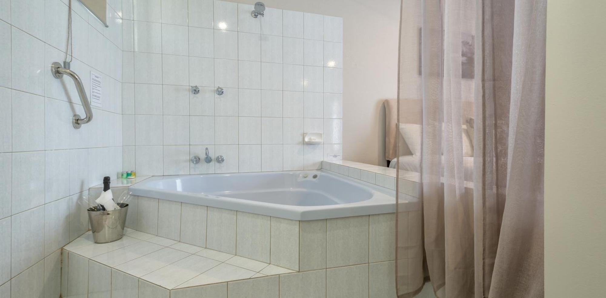 Executive Spa Room, Free Wi-Fi & Parking