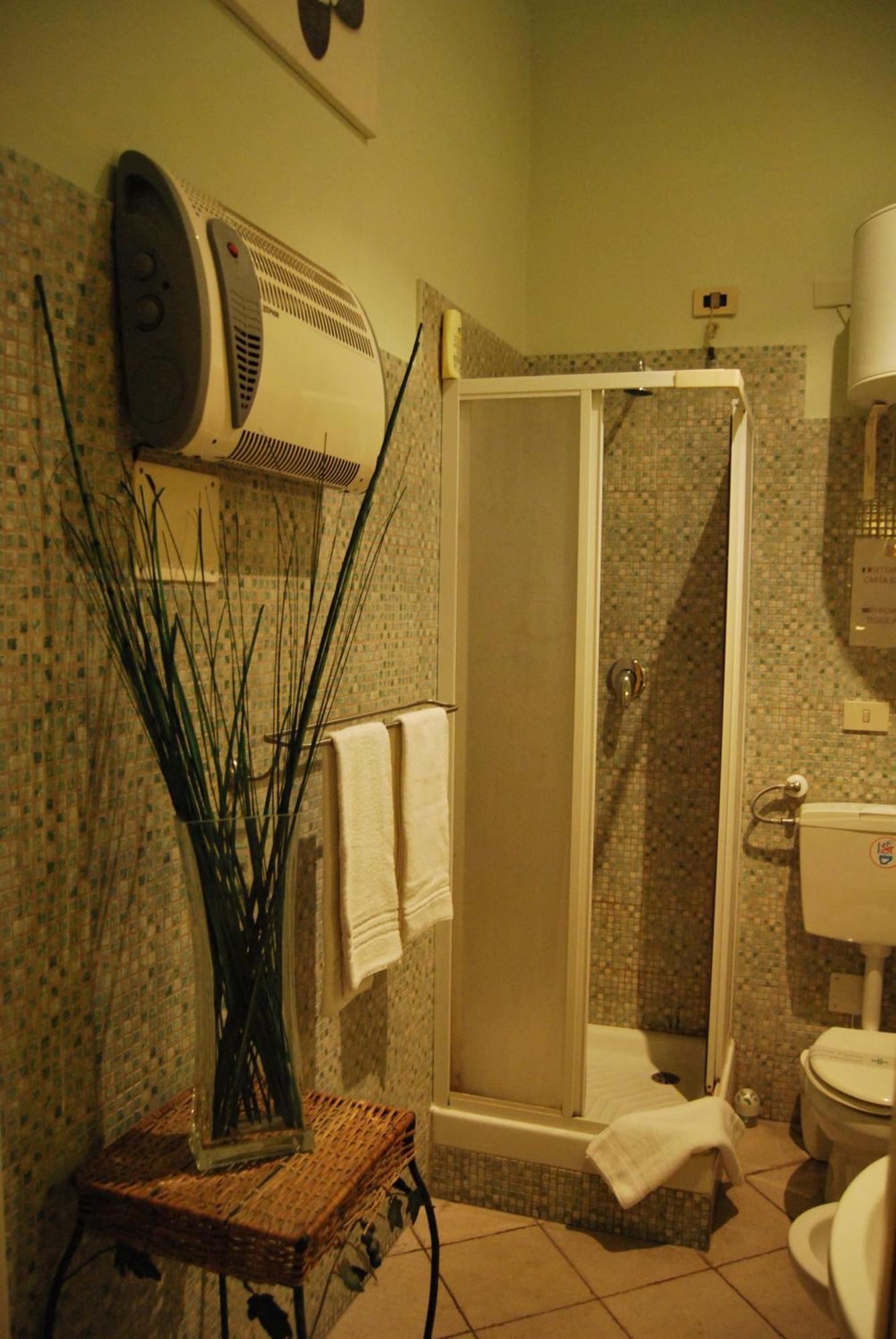 Double or Twin Room Private External Bathroom
