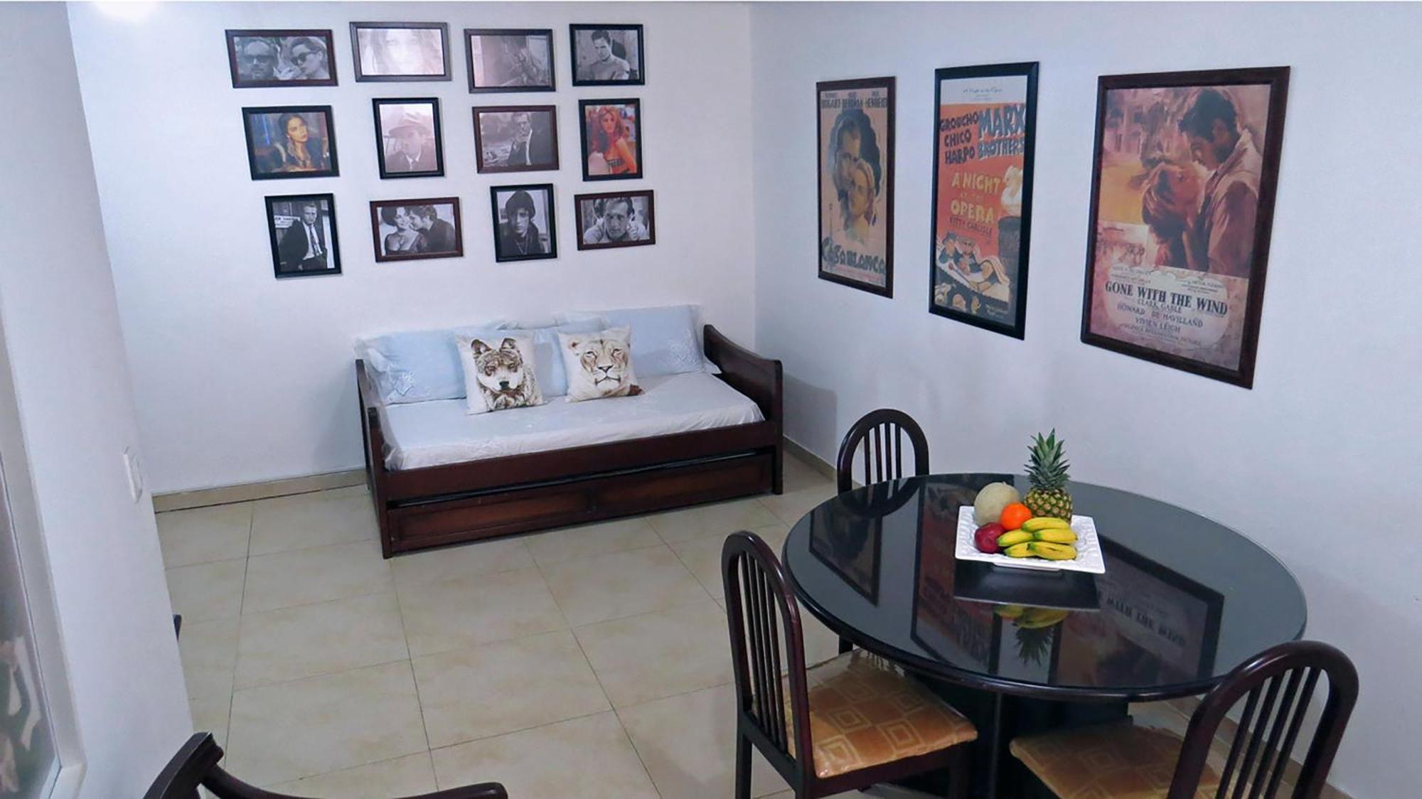 Estudio con sofá cama