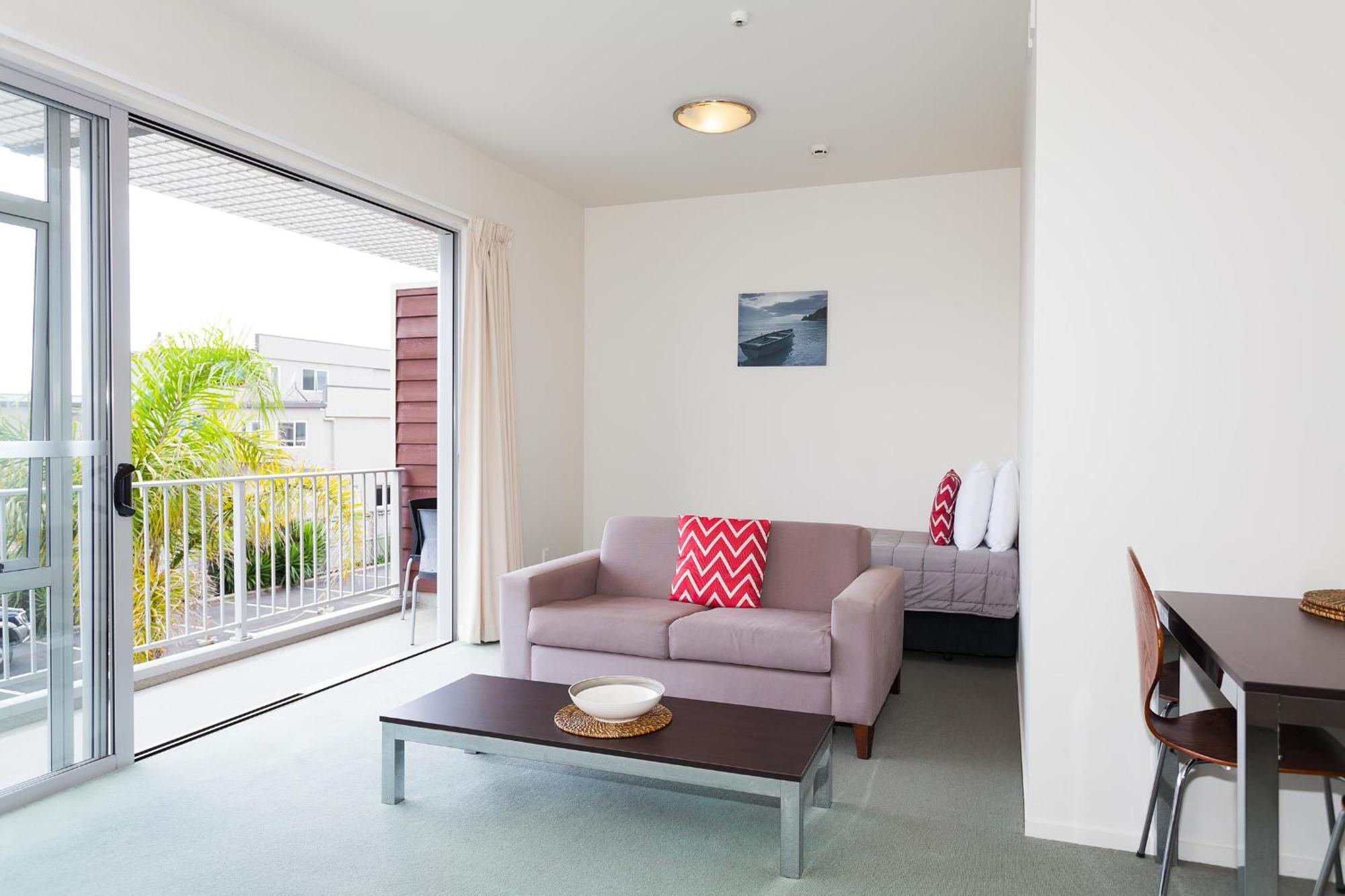 One-Bedroom Superior Apartment Balcony or Patio