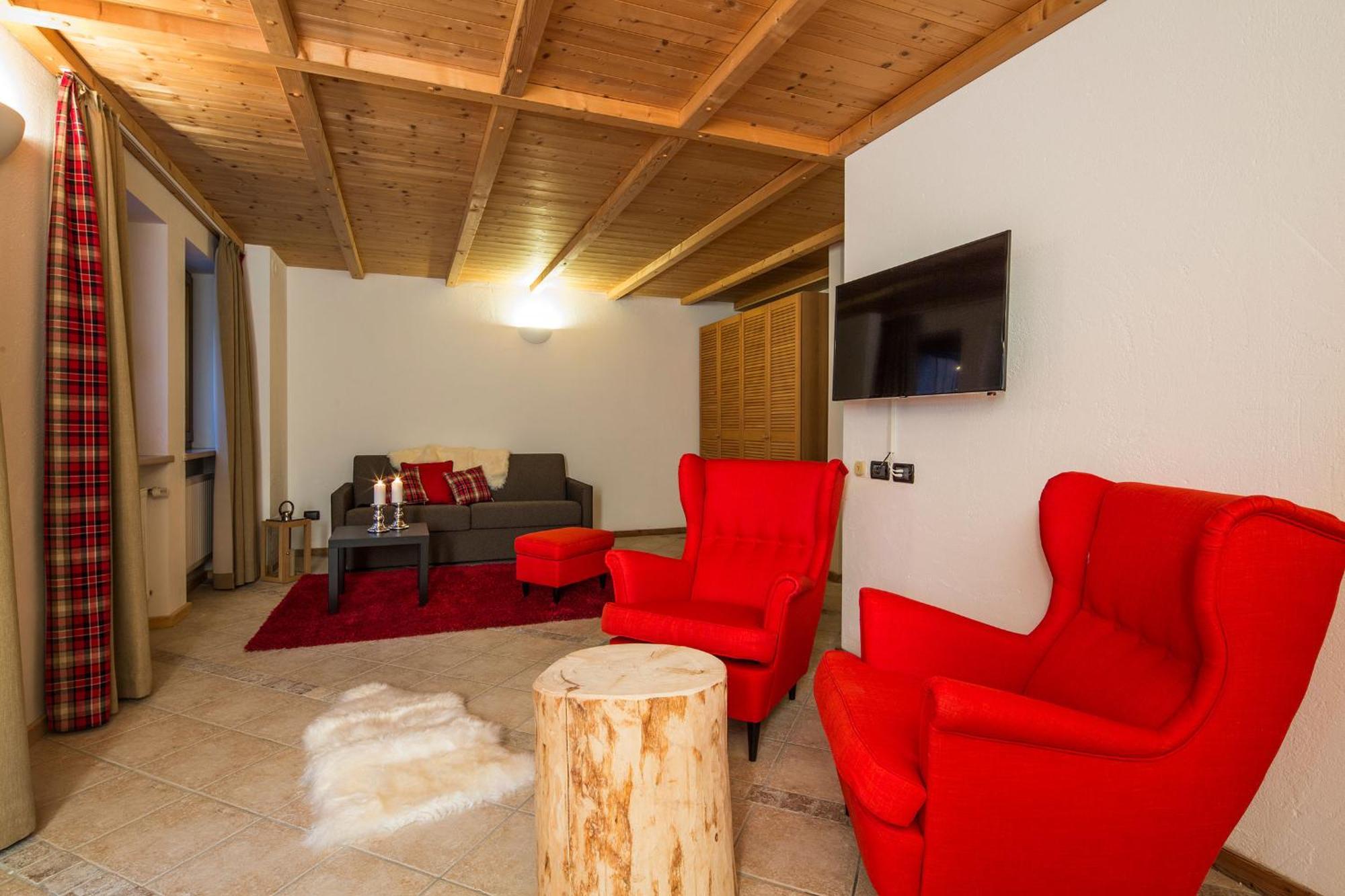 Two-Bedroom Apartment,711782785:JPEG