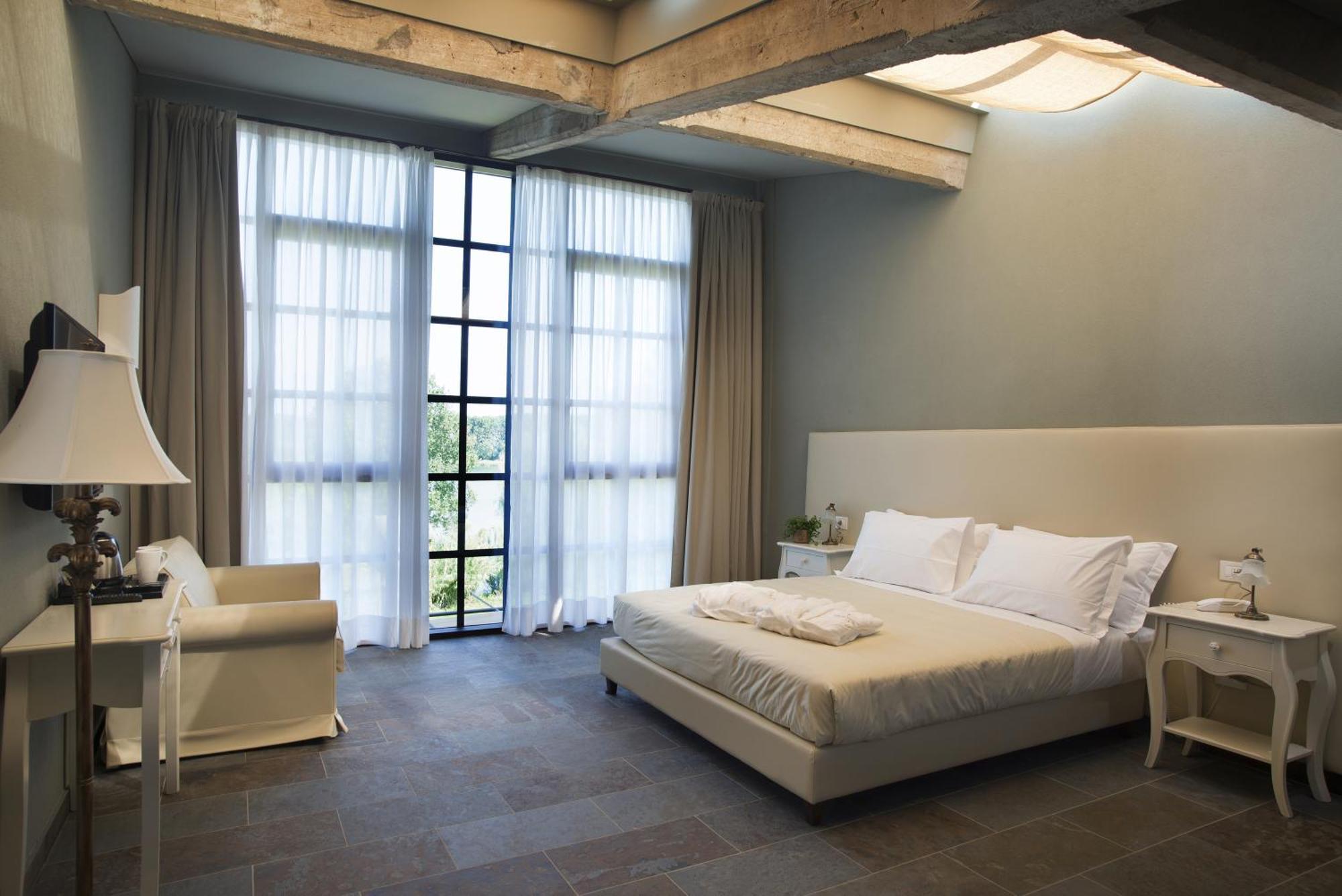King Room Lake View