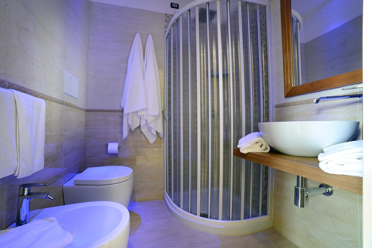 Triple Room,719989000:JPEG