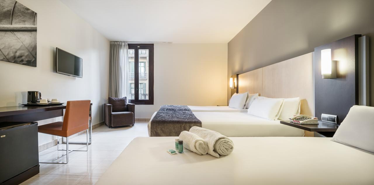 Tweepersoonskamer met 1 of 2 Bedden en een Extra Bed (2 Volwassenen + 1 Kind)