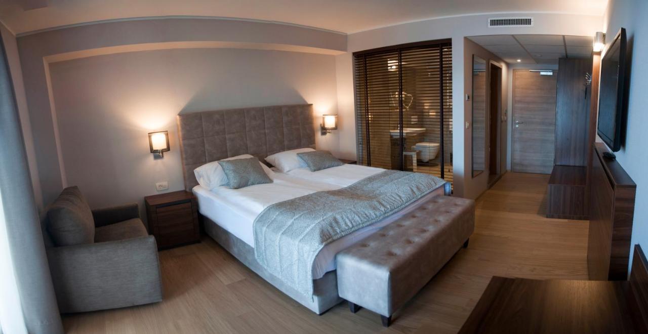 Superior Zimmer mit Kingsize-Bett