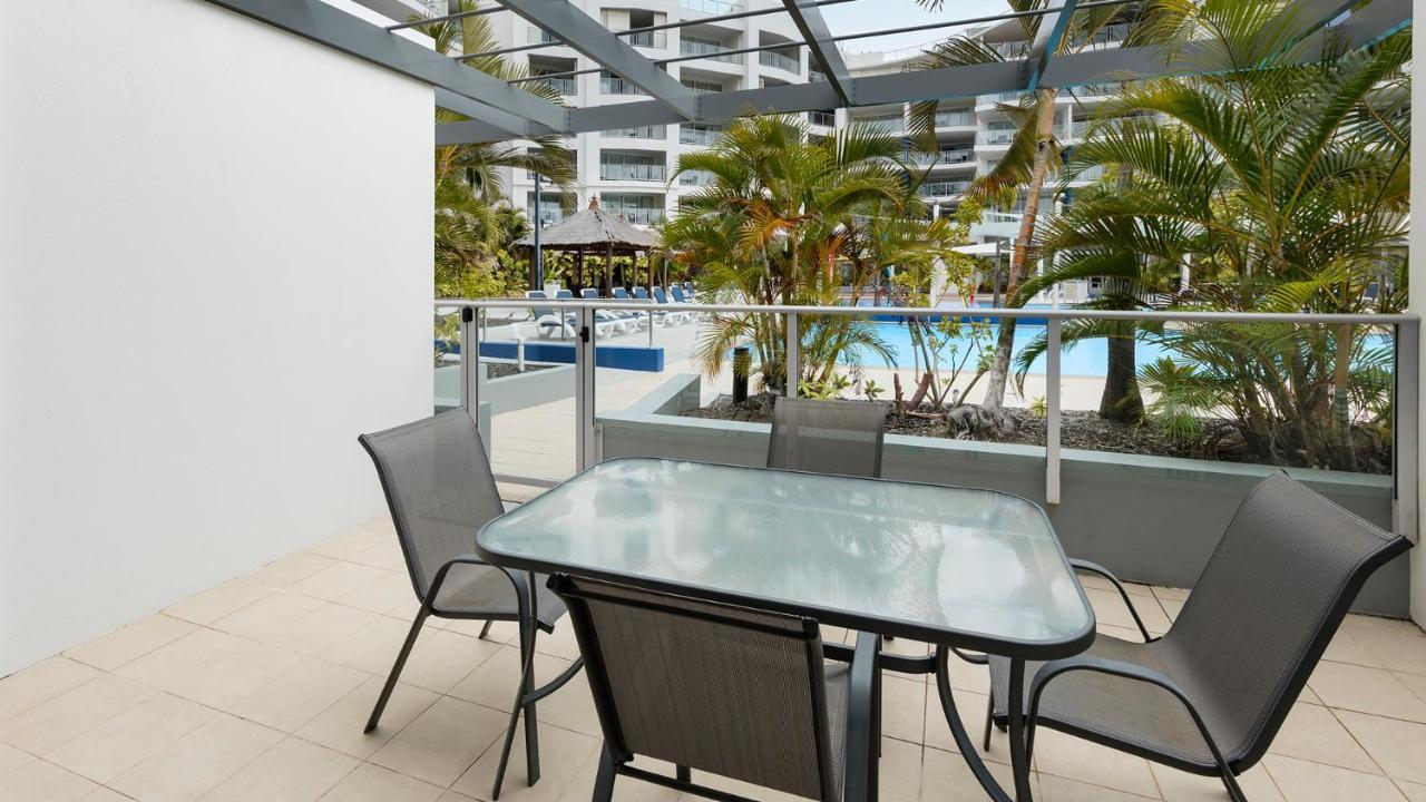 One-Bedroom Apartment with Pool View