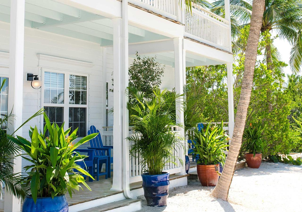 Three-Bedroom Villa Waterfront,830844848:JPEG