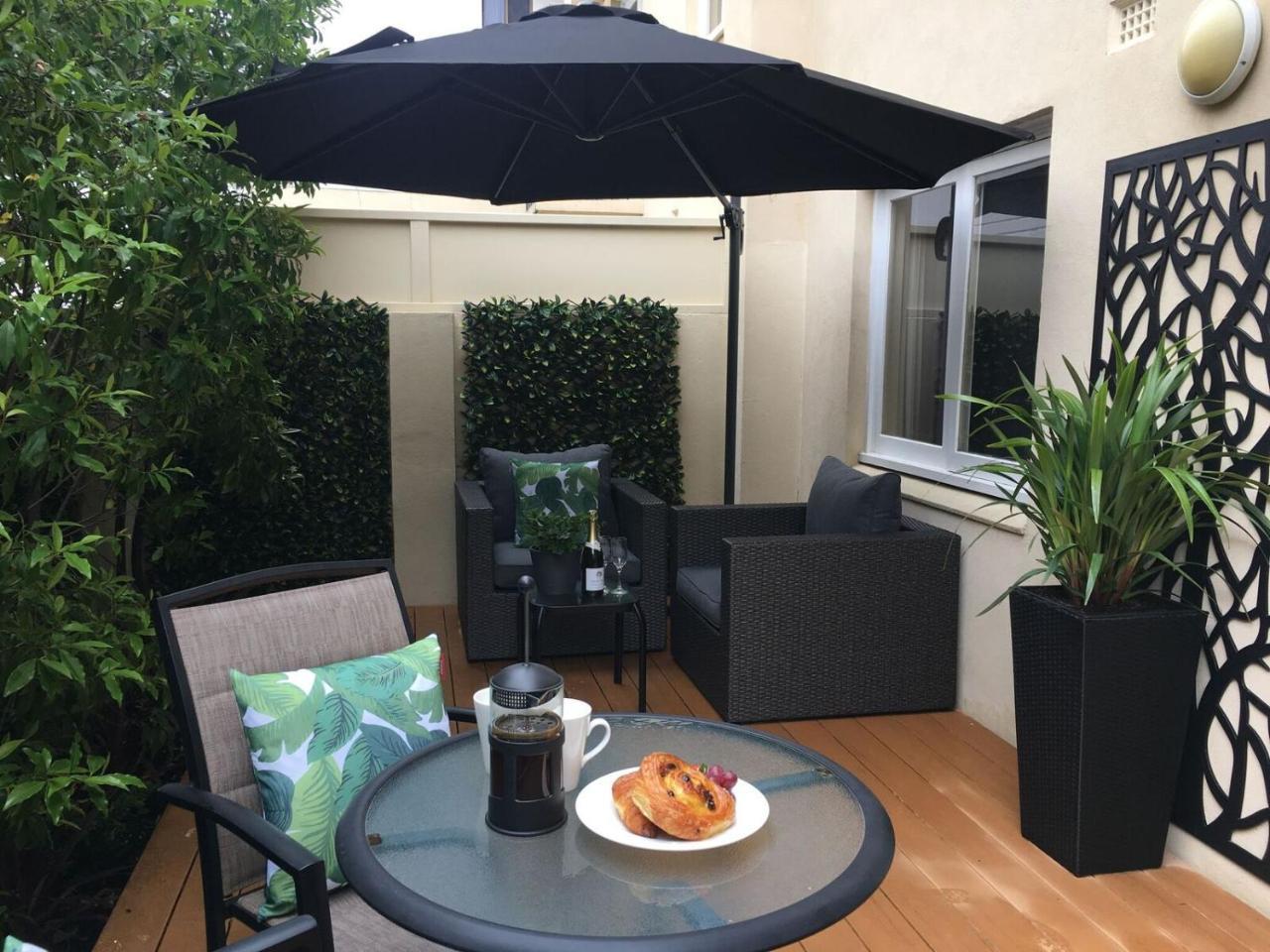 One-Bedroom Suite Courtyard