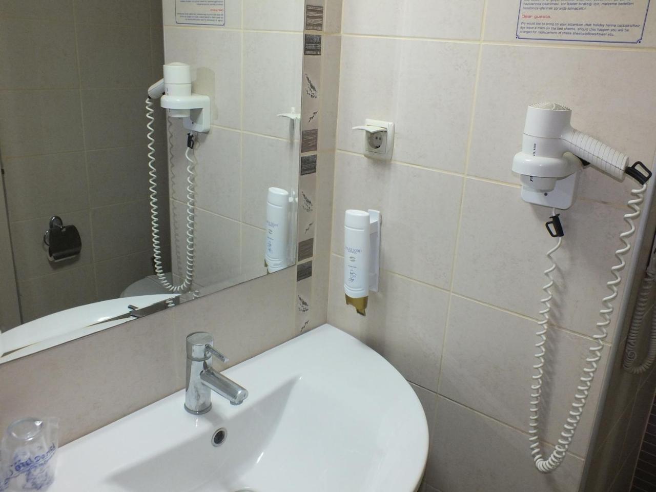 Economy Twin Room without Balcony & View