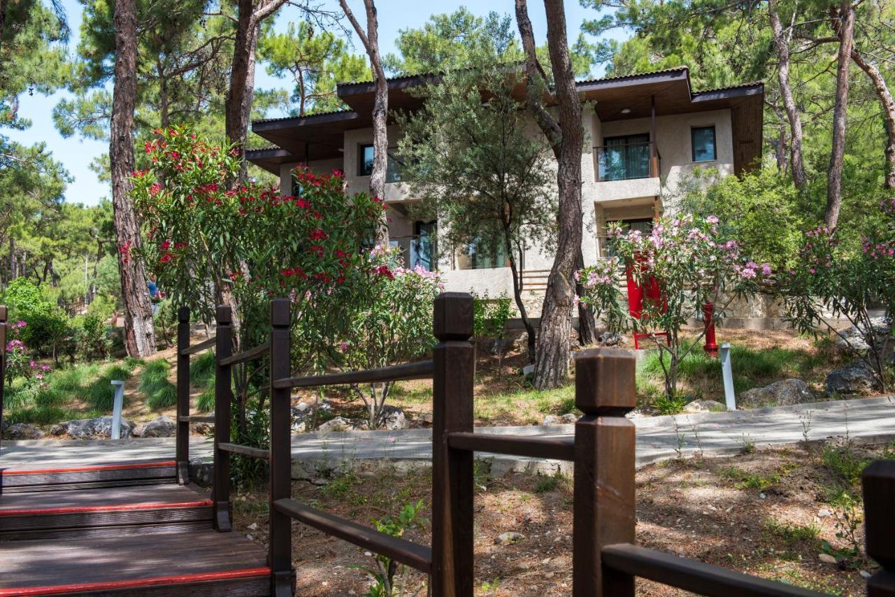 Doppelzimmer mit Balkon und Gartenblick