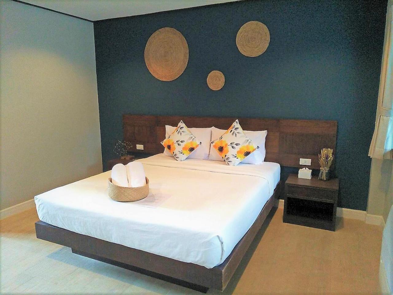 Standard Queen Room