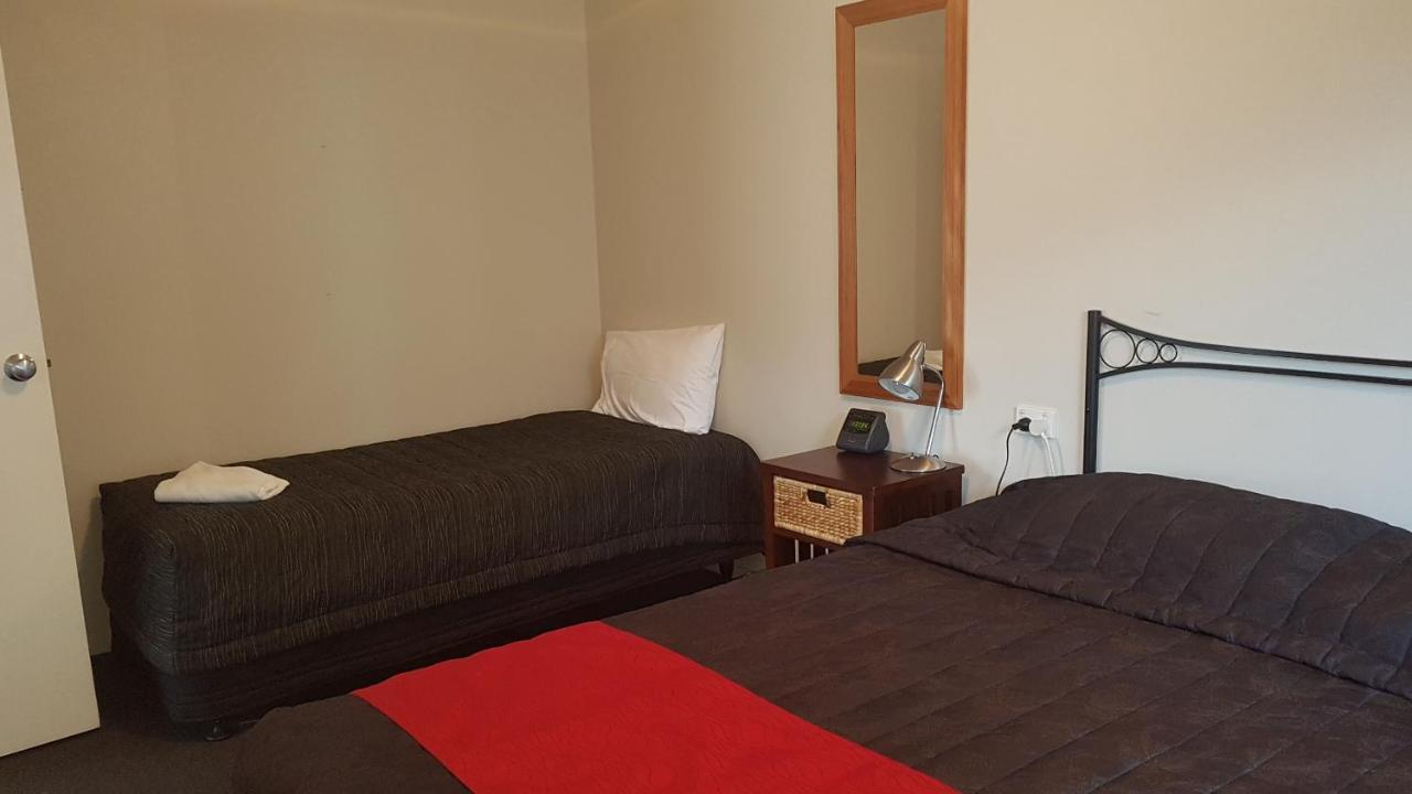 Two-Bedroom Apartment Spa Bath