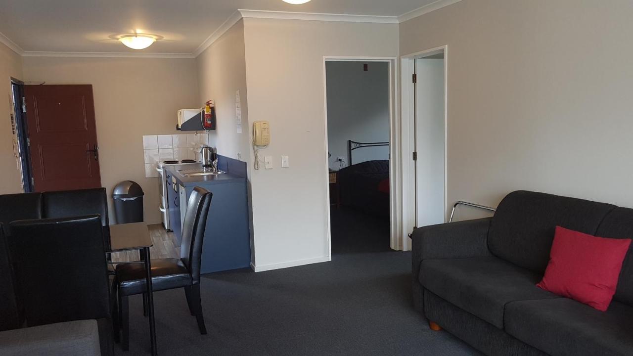 Two-Bedroom Apartment Spa Bath