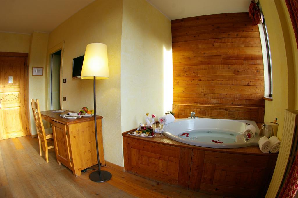 Deluxe Double Room Spa Bath,382818685:JPEG