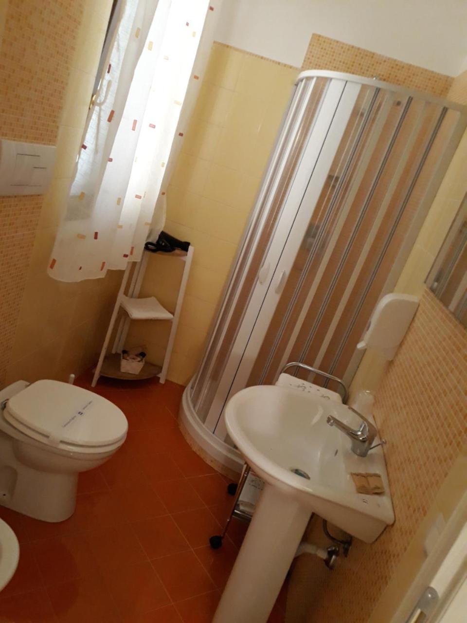 Camera Matrimoniale/Doppia con Letti Singoli con Bagno Privato