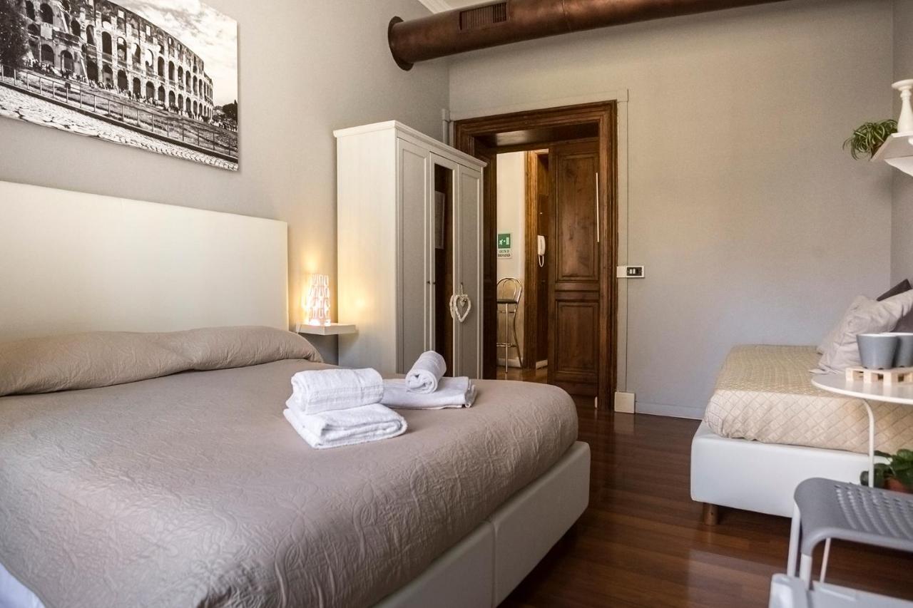 Double or Twin Room Private External Bathroom