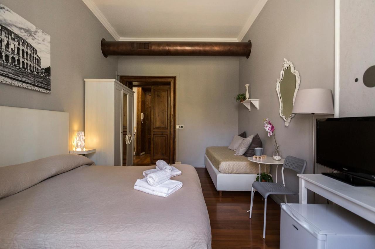 Double or Twin Room Private External Bathroom