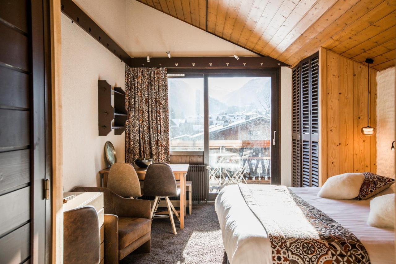 Double Room M (2 Adults)