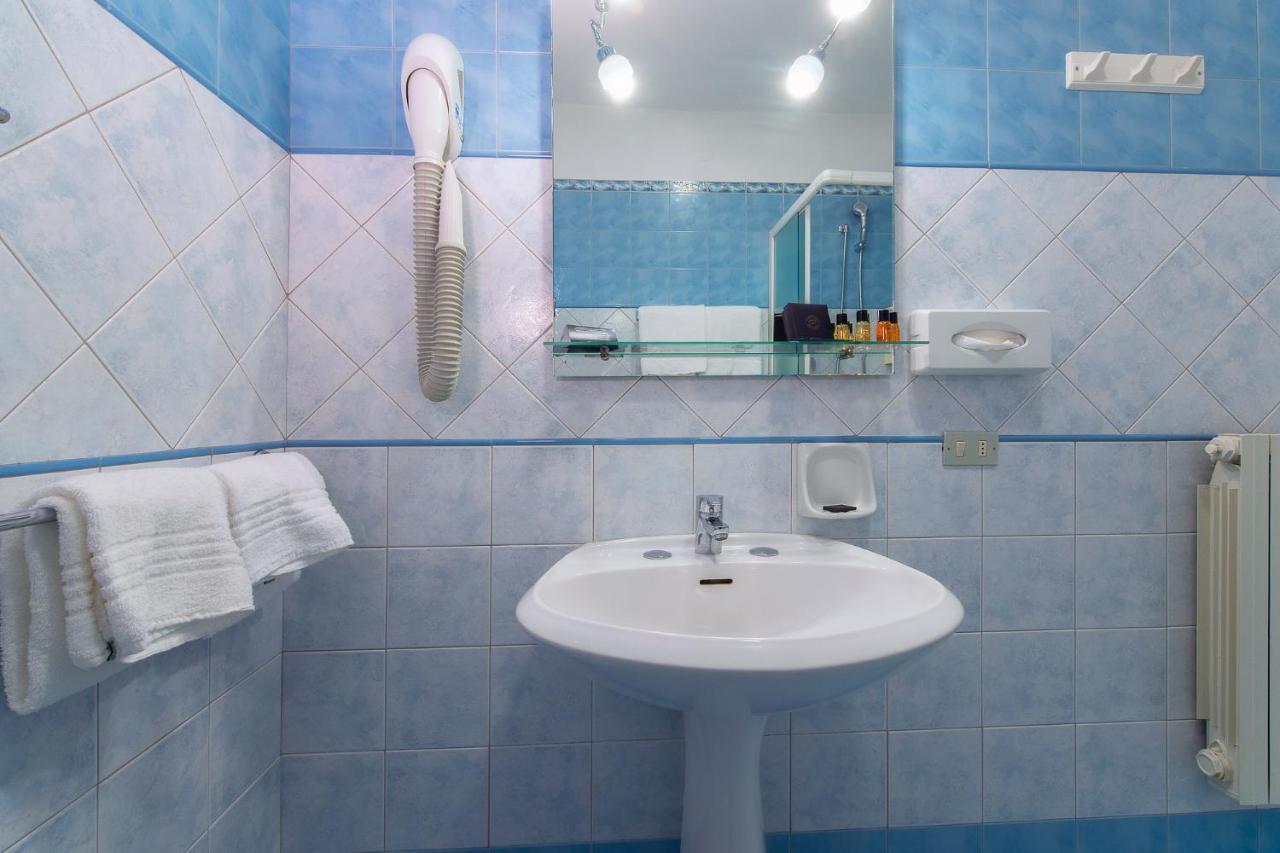 Triple Room,766187344:JPEG