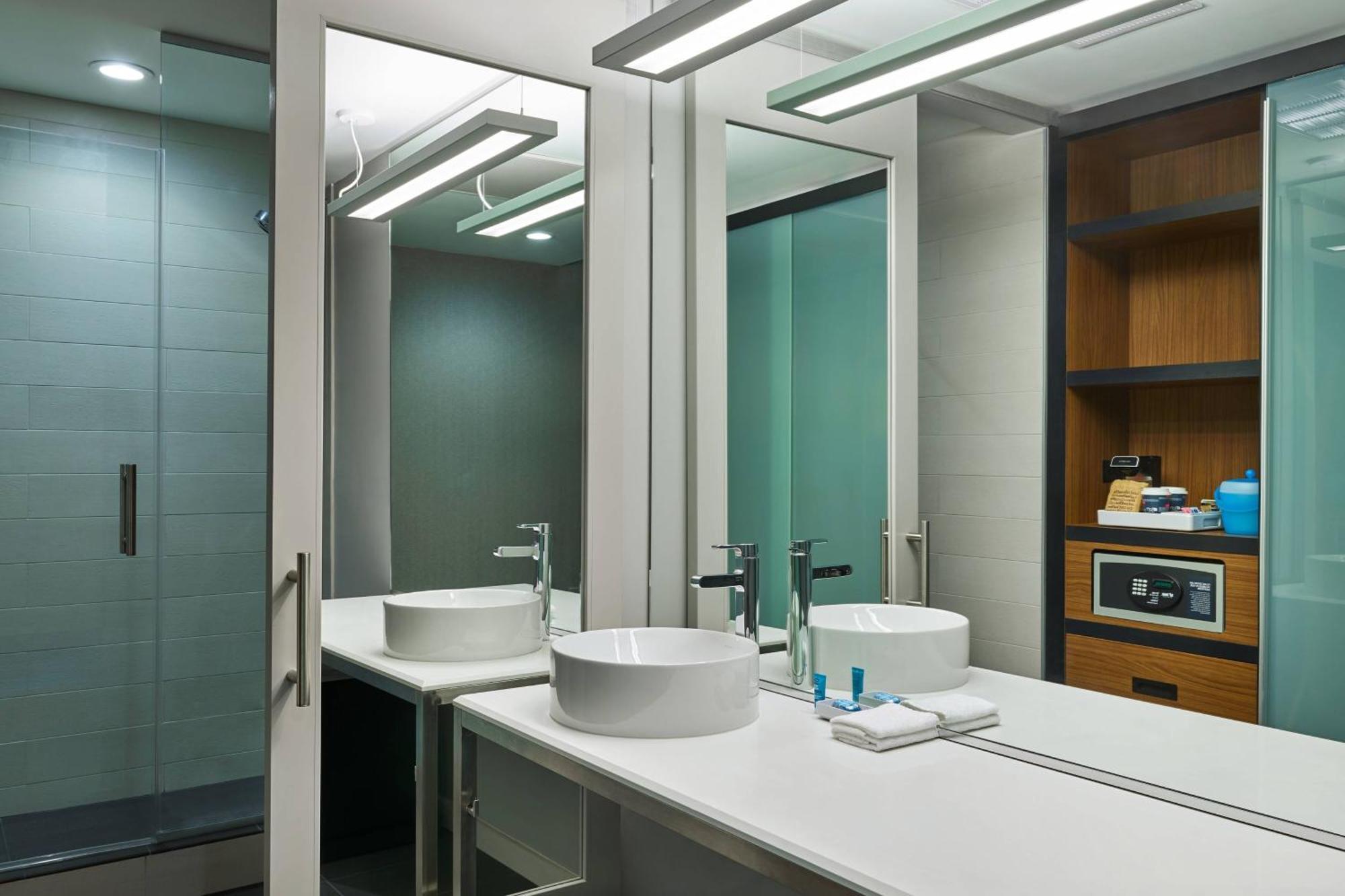 Aloft, Guest room, 1 King