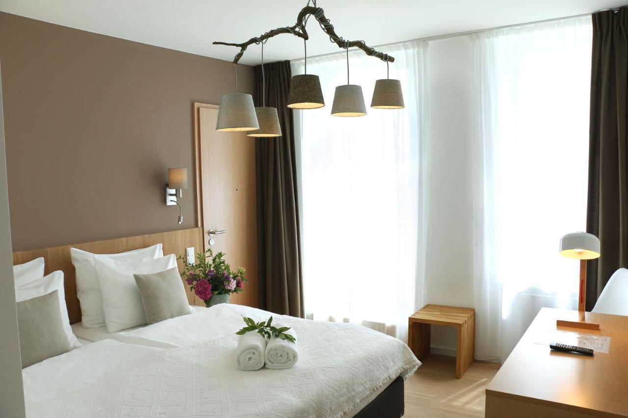 Zweibettzimmer mit Balkon