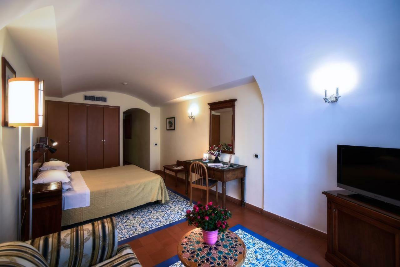 Superior Double or Twin Room,779344356:JPEG