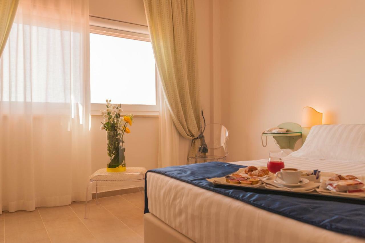 Double or Twin Room with Partial Sea View