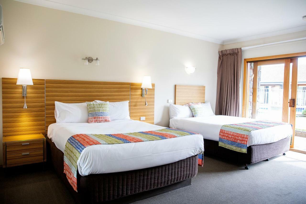 Queen Queen Twin Room