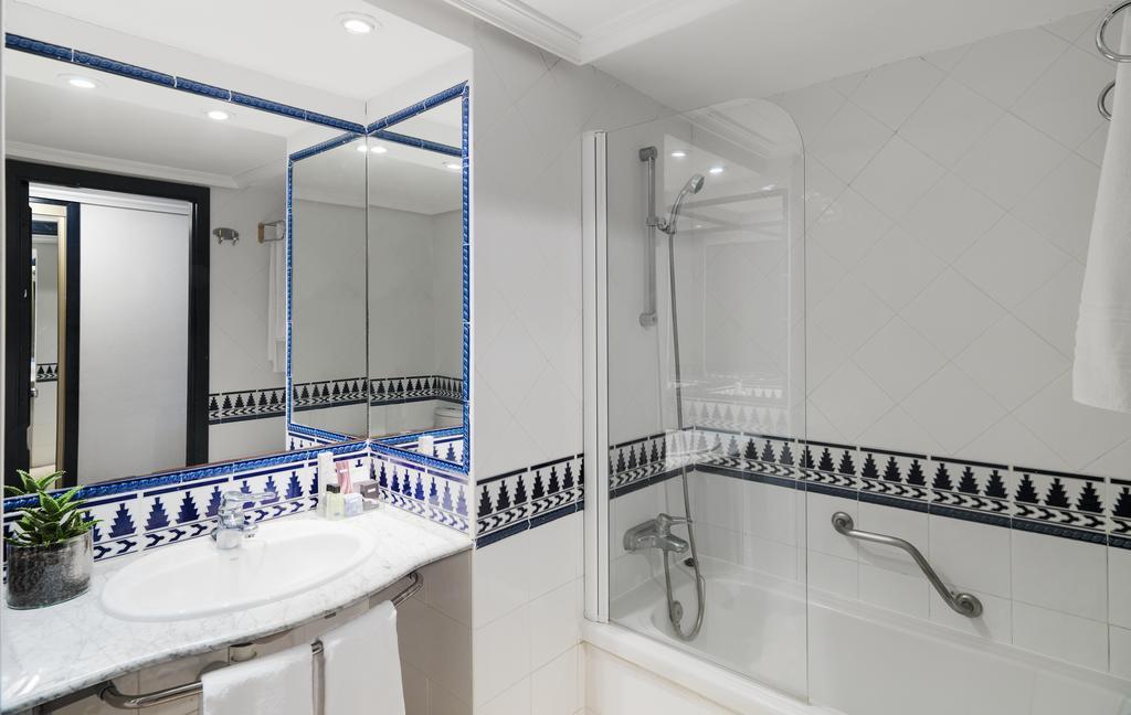 Double or Twin Room (1 Adult)