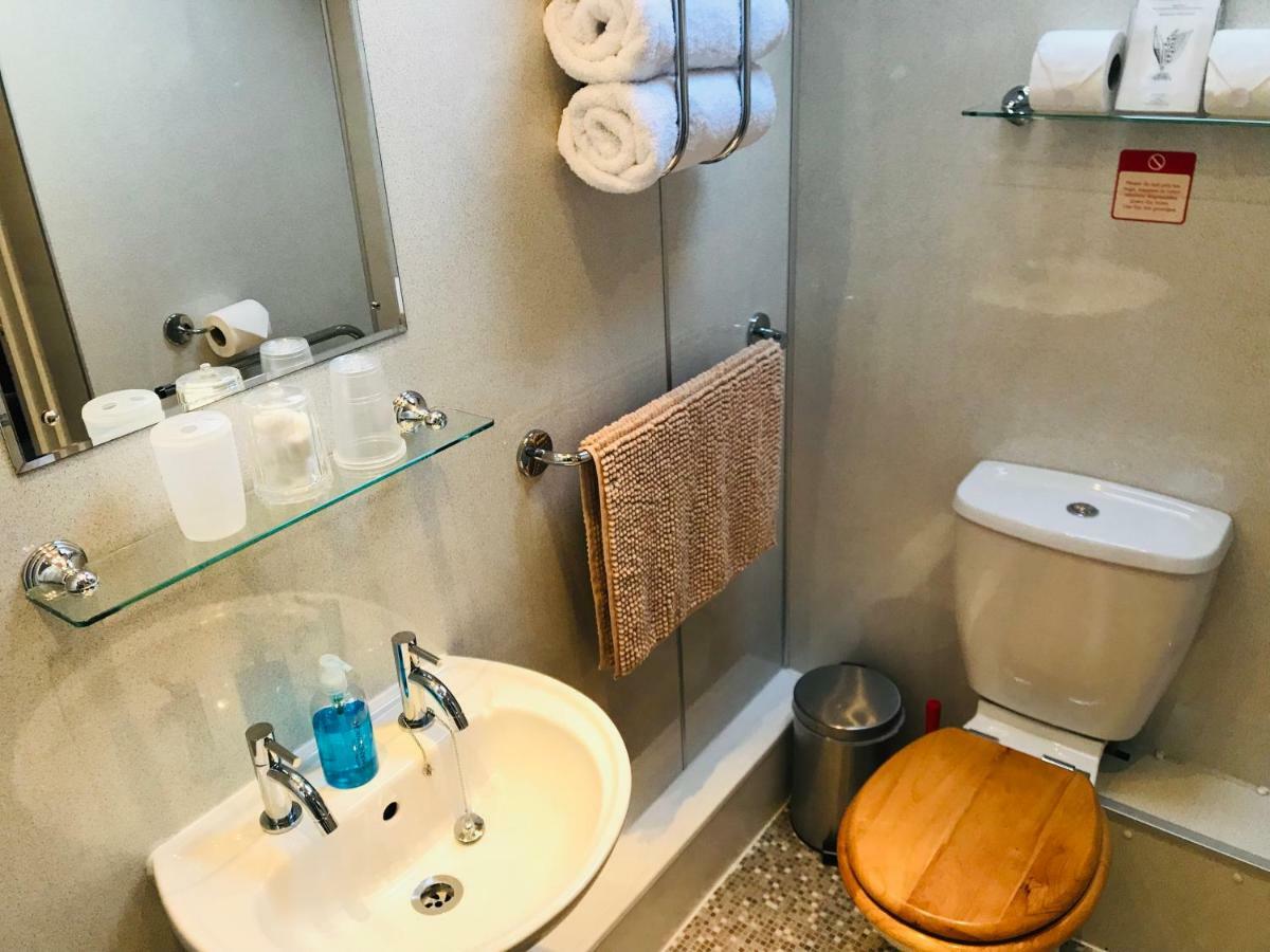 Double or Twin Room with Private Bathroom