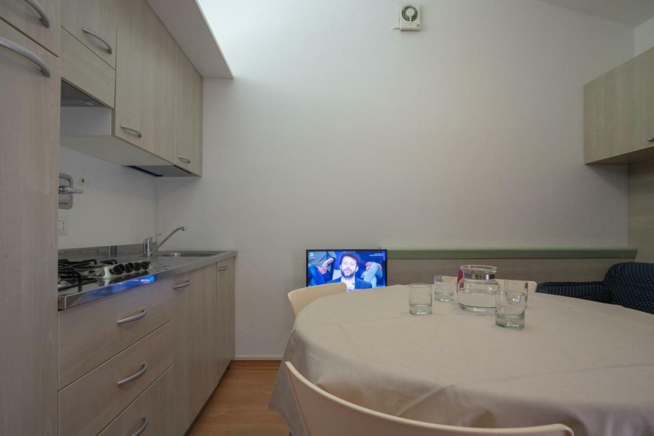 Small Bungalow,1038467479:JPEG