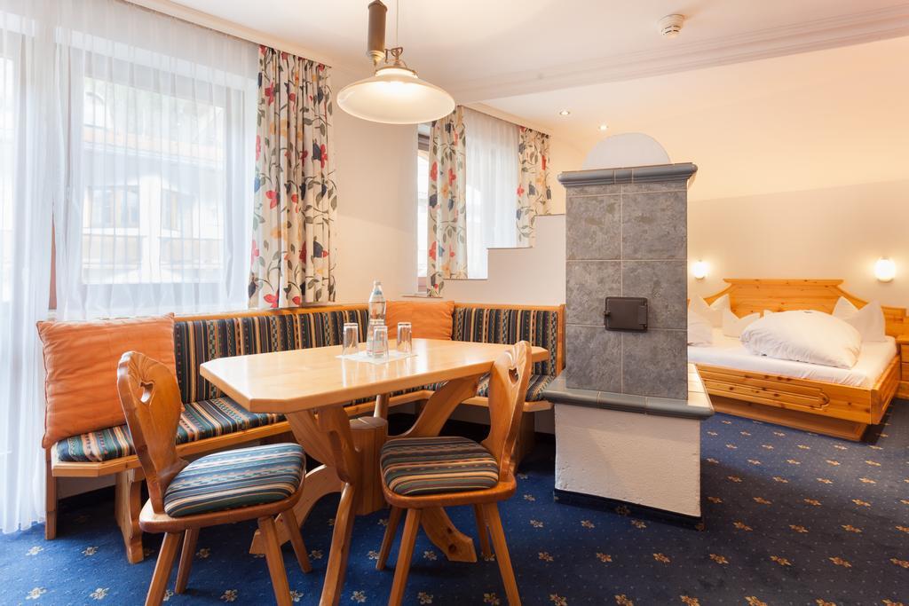 Familiensuite mit Balkon