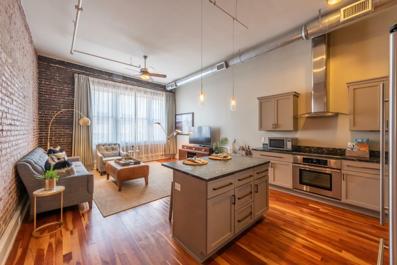 Luxury One-Bedroom Suite,1210834033:JPEG