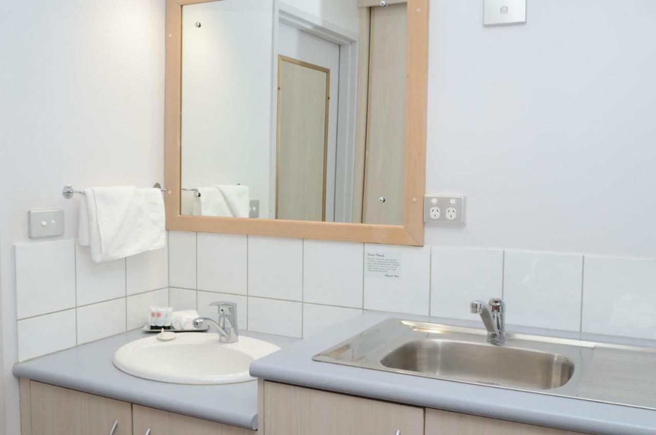Triple Motel Unit