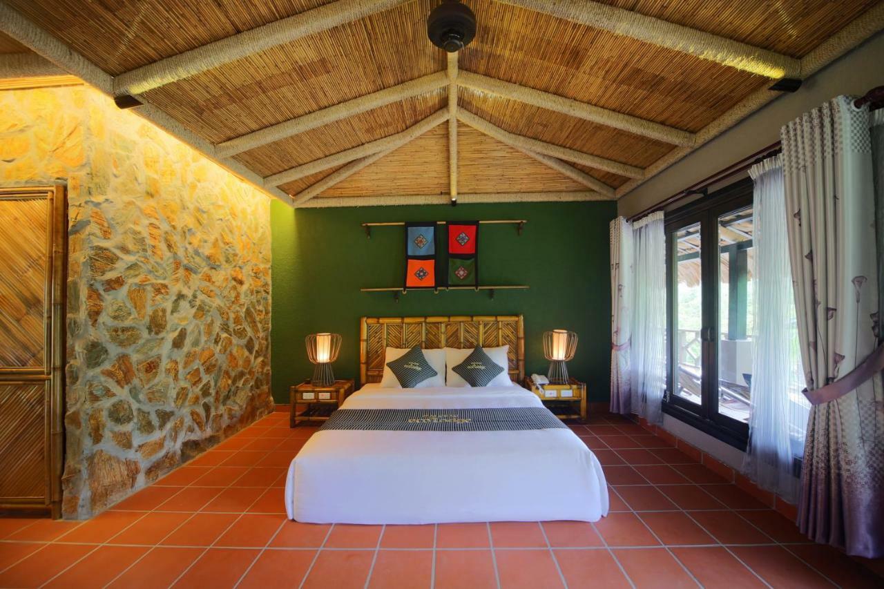 Junior Deluxe Double Room with Mountain View