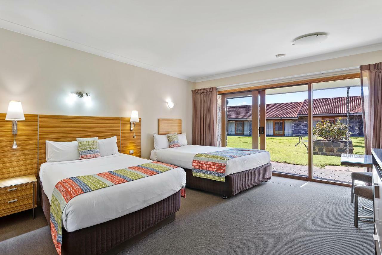 Queen Queen Twin Room