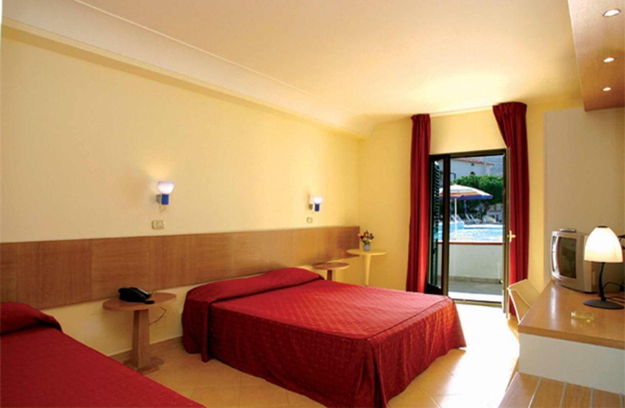 Superior Triple Room,815350970:JPEG