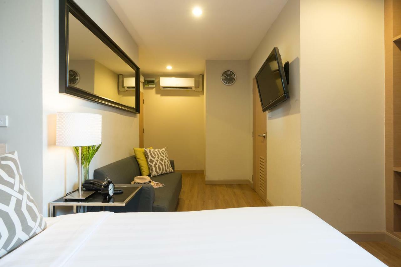 Economy Room One Queen Bed Non-Smoking