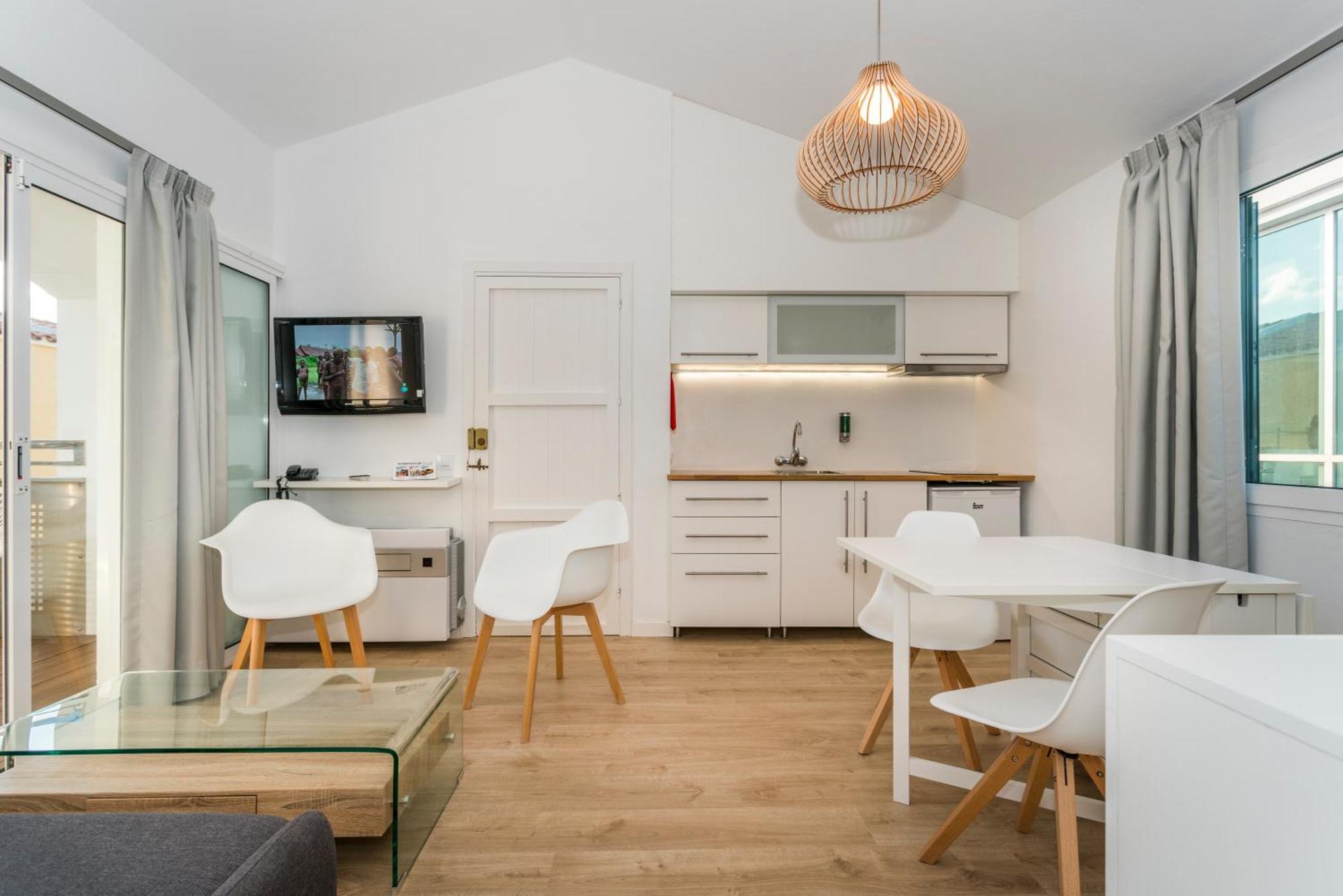 One-Bedroom Apartment,820369940:JPEG