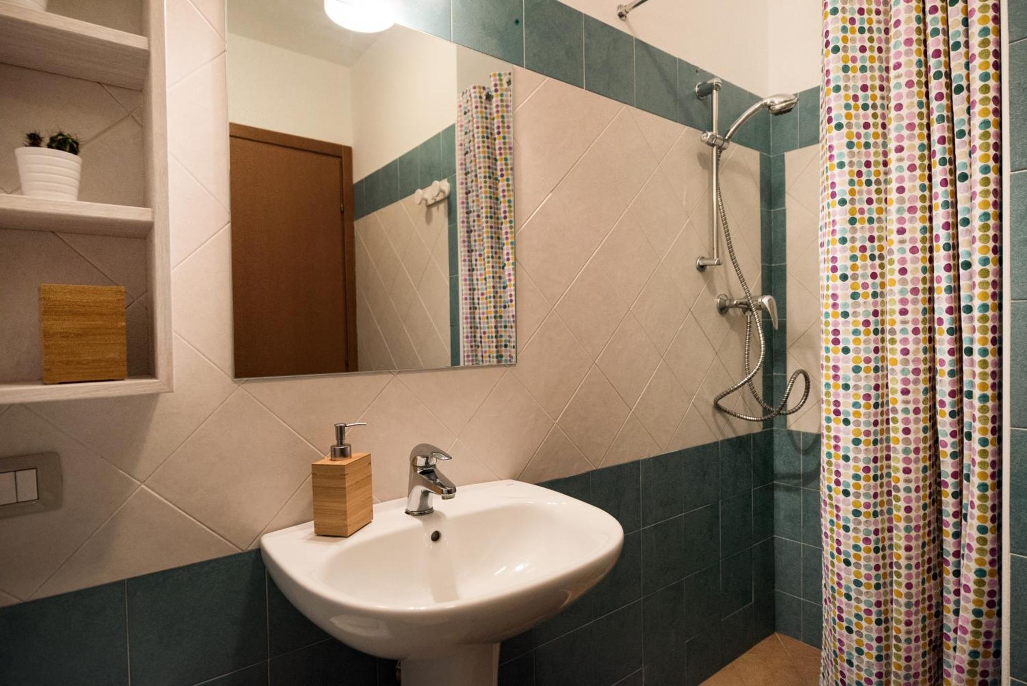 Single Room,823218425:JPEG