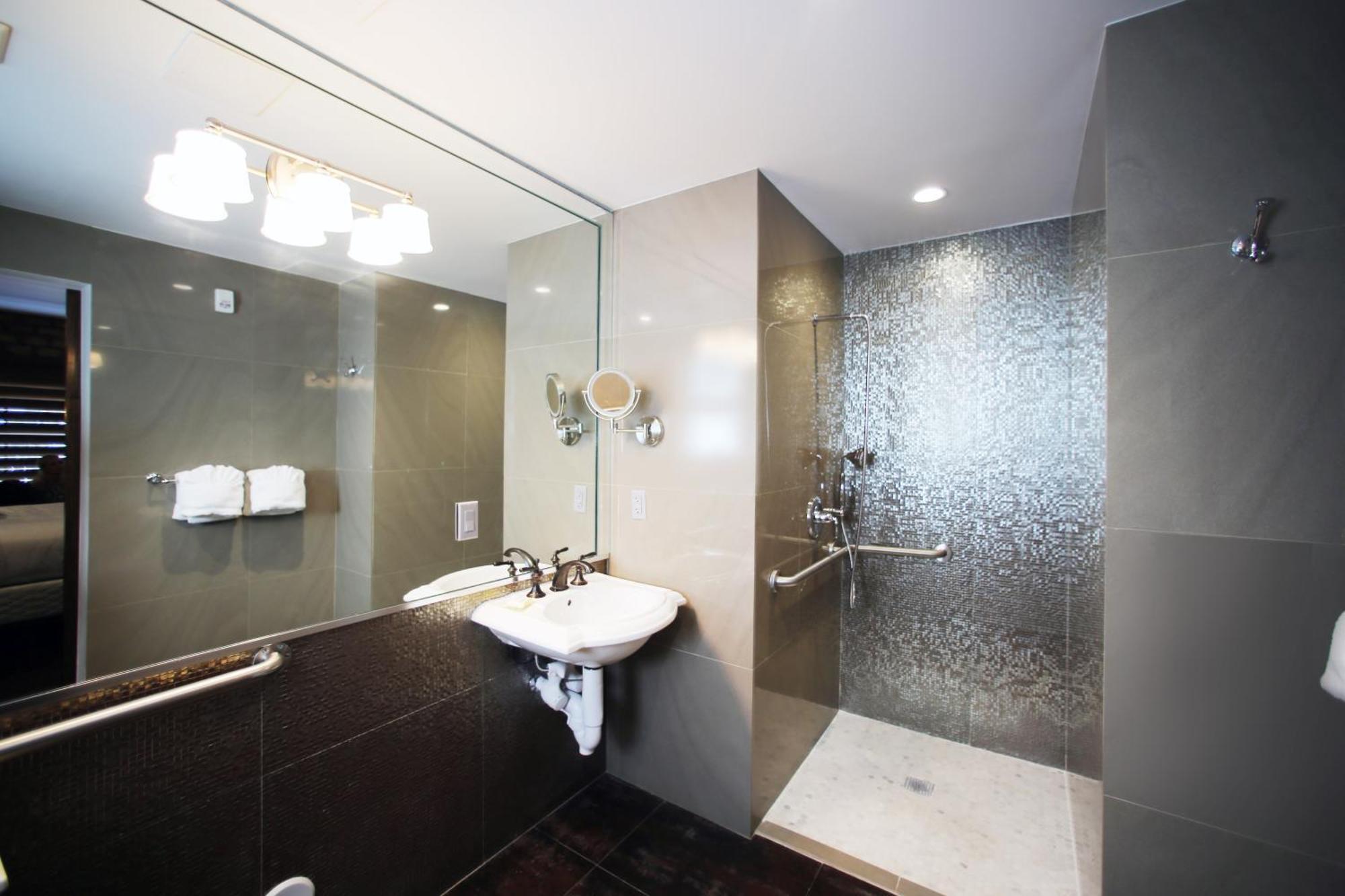 Deluxe King Room with Ocean View