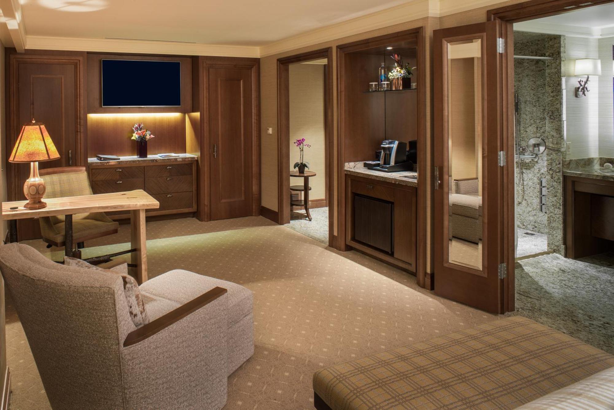 Lodge Premium King Room