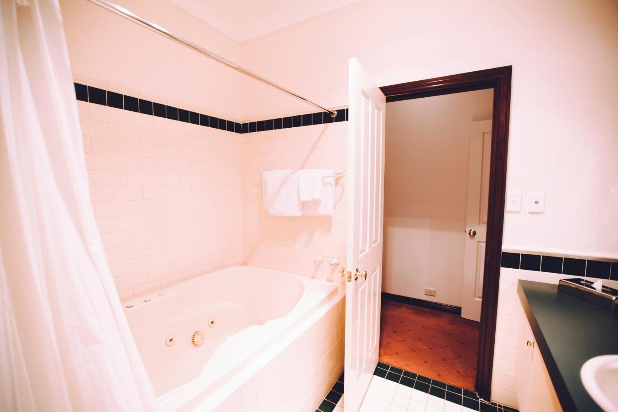One-Bedroom Spa Apartment