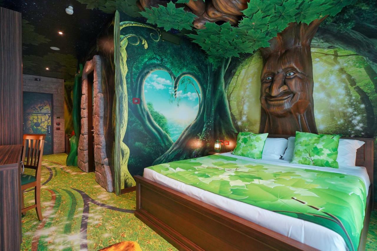Enchanted Forest Superior Room,827166506:JPEG