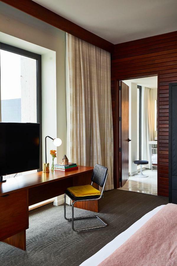 Corner King Room