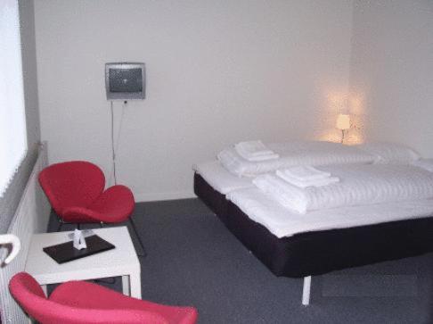 Family Connecting Room (2 Adults + 2 Children)