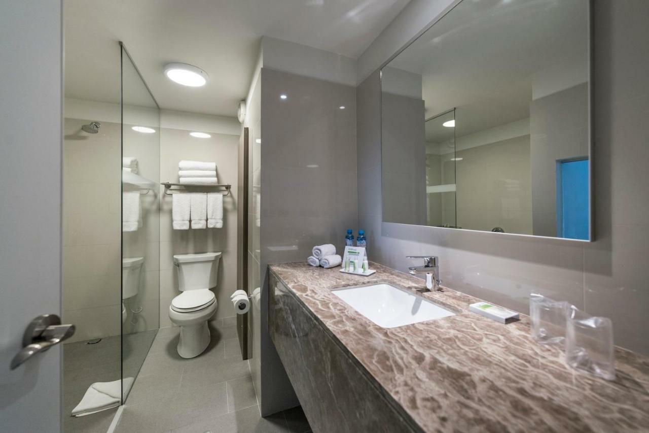 Standard King Room with City View